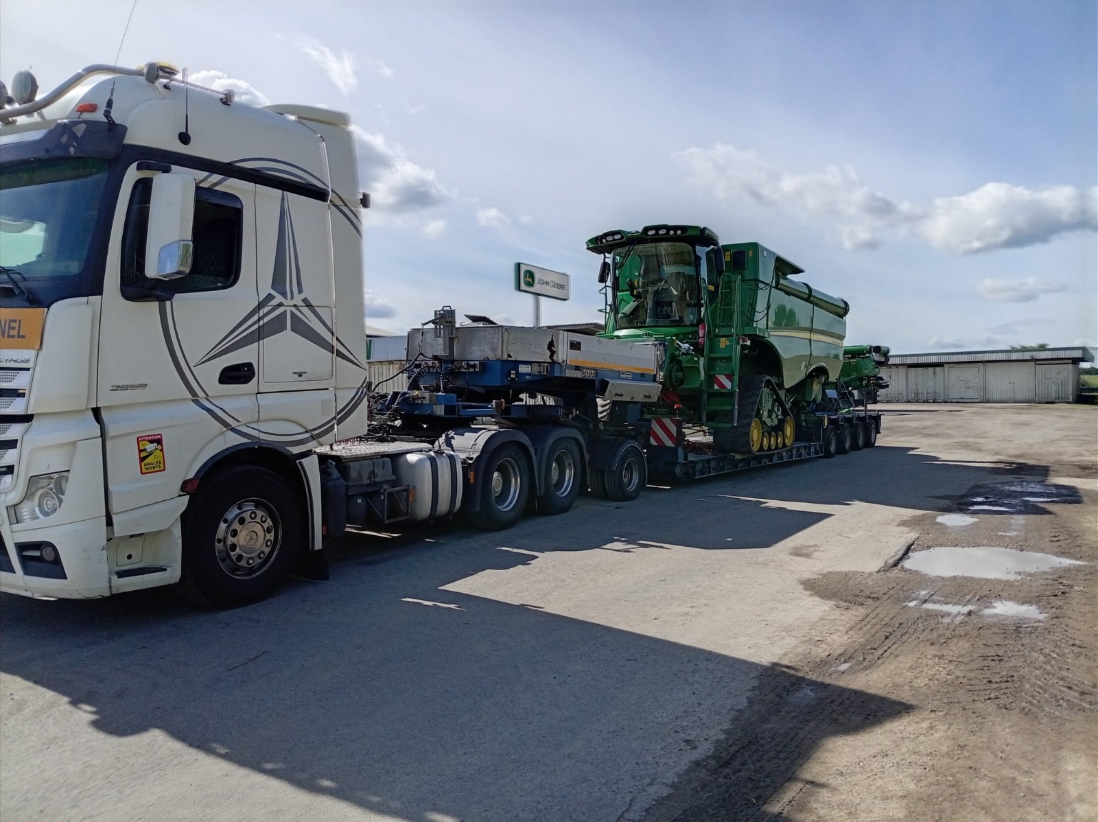 Transport combină agricolă John Deere, cap tractor Mercedes